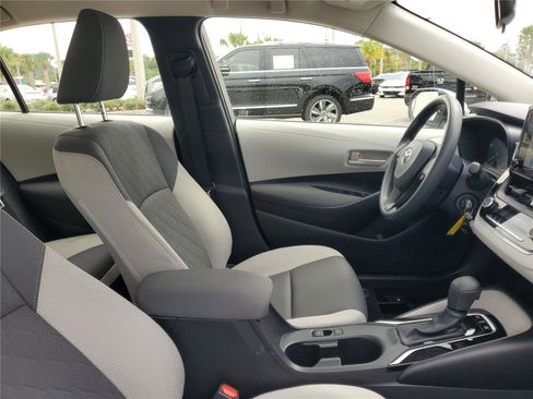 Used 2025 Toyota Corolla LE image 30