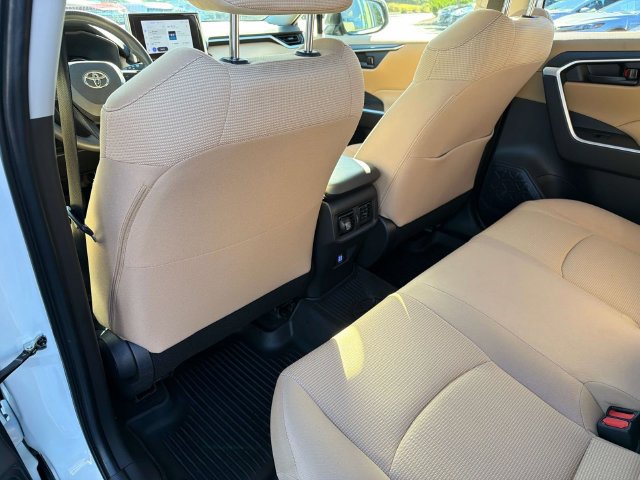 Used 2023 Toyota RAV4 LE AWD/4WD image 22