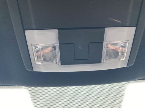 Used 2019 Ford Explorer XLT image 31