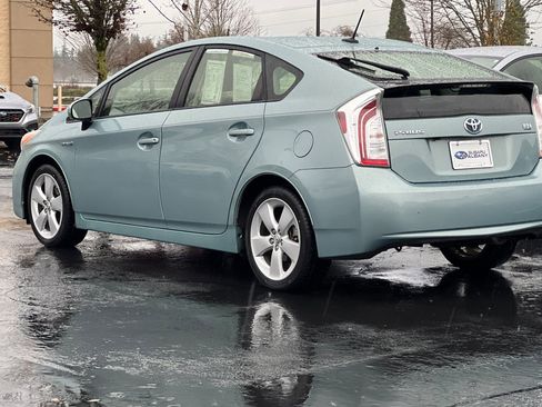 Used 2014 Toyota Prius Five image 6