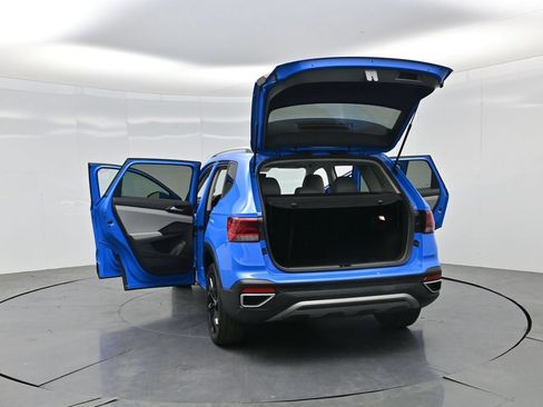 Used 2023 Volkswagen Taos SE w/ Panoramic Sunroof Package FWD image 40