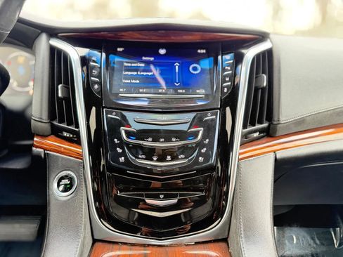 Used 2015 Cadillac Escalade ESV Luxury image 18