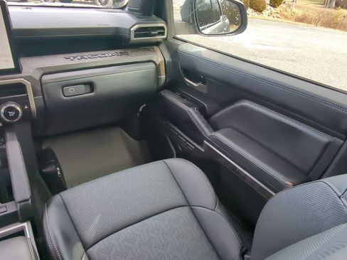 Used 2025 Toyota Tacoma Limited image 15