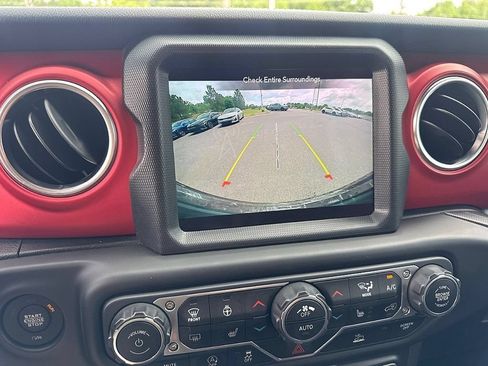 Used 2021 Jeep Wrangler Unlimited Rubicon AWD/4WD image 15