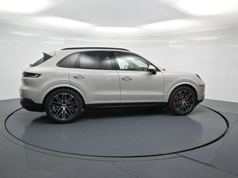 New 2025 Porsche Cayenne S image 28