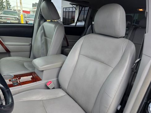Used 2013 Toyota Highlander Limited image 26