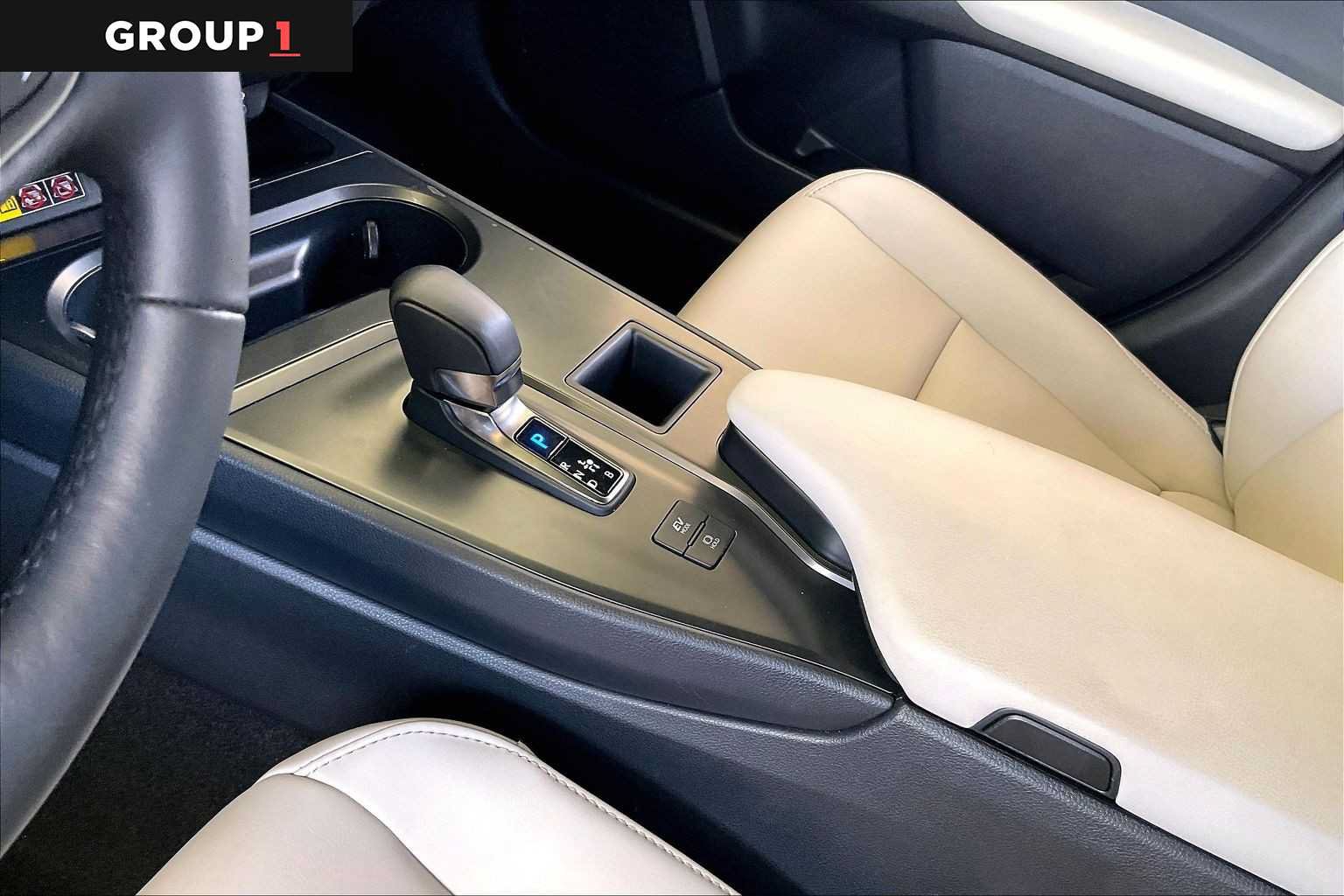 Certified 2026 Lexus UX 300h FWD image 13