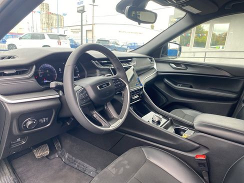 Used 2024 Jeep Grand Cherokee Altitude image 25