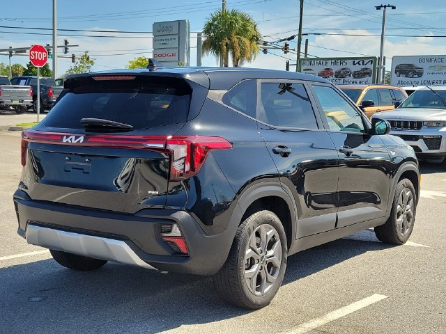 Used 2024 Kia Seltos LX AWD/4WD image 6