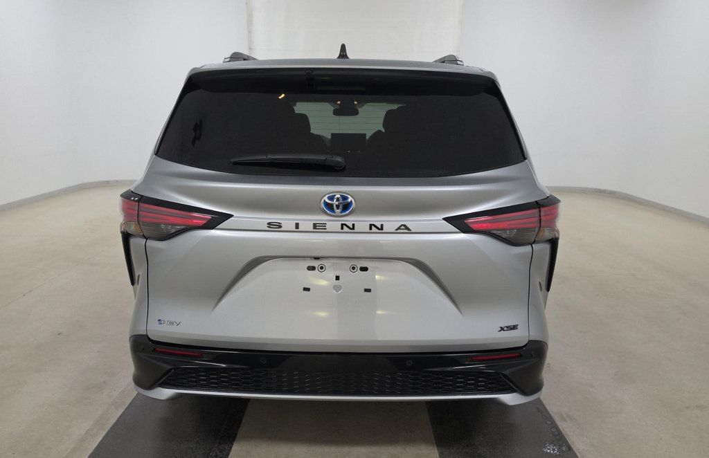 Used 2025 Toyota Sienna XSE FWD image 5