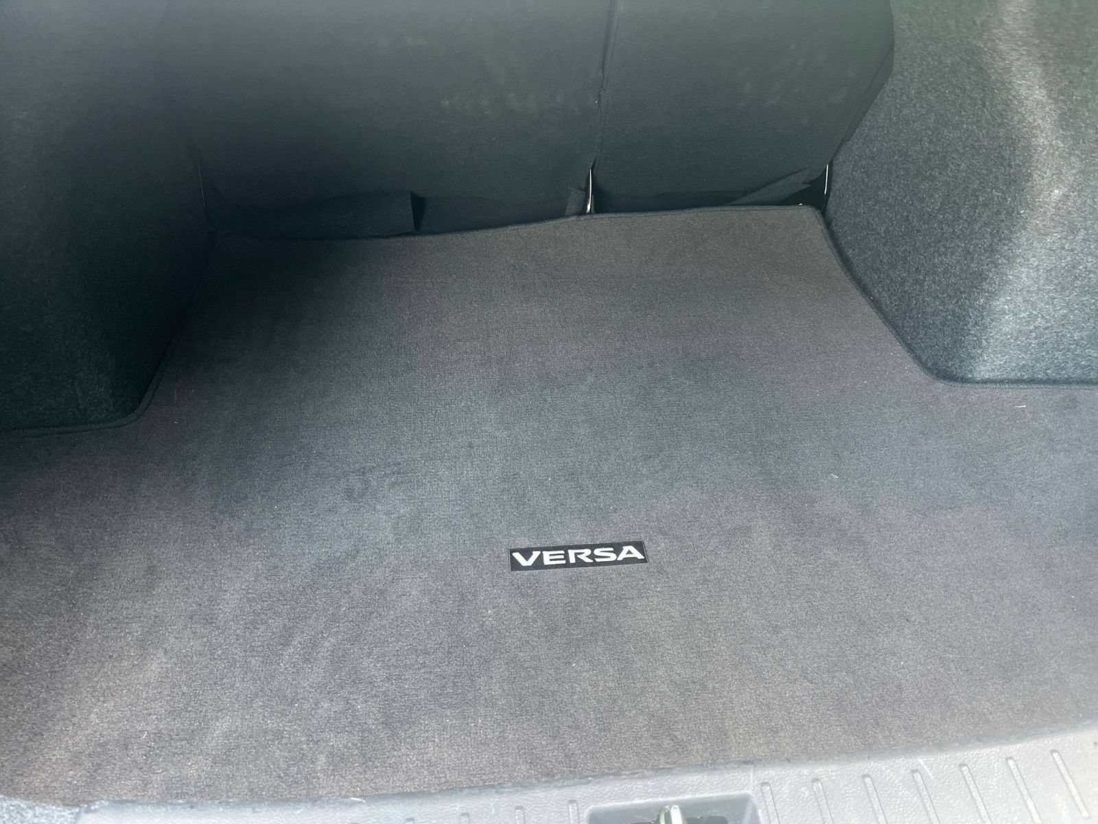 Used 2025 Nissan Versa SV FWD image 32