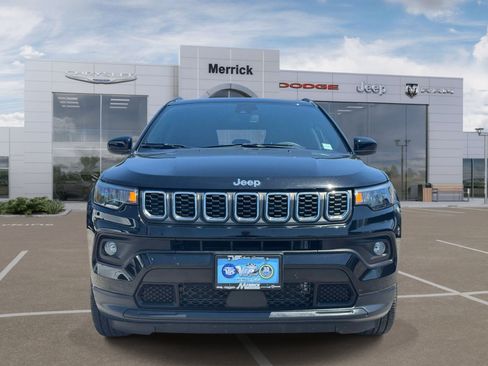 Used 2024 Jeep Compass Latitude AWD/4WD image 3