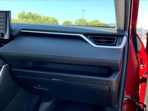 Used 2022 Toyota RAV4 XLE w/ Convenience Package AWD/4WD image 18