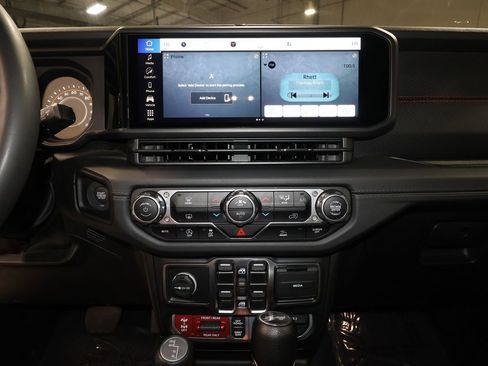 Used 2024 Jeep Wrangler Unlimited Rubicon image 16