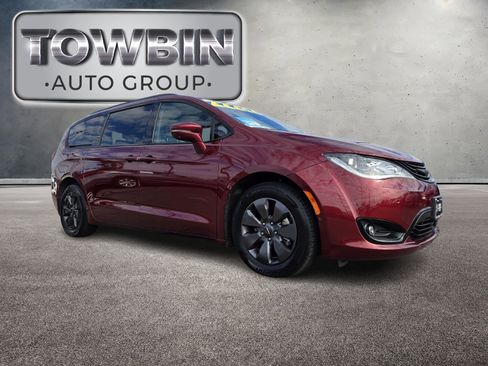 Used 2019 Chrysler Pacifica Limited w/ Advanced Safetytec Group image 2