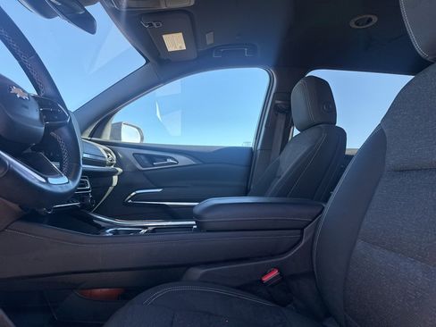 Used 2025 Chevrolet Traverse LT image 39