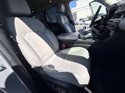 Used 2025 Honda Pilot EX-L image 18