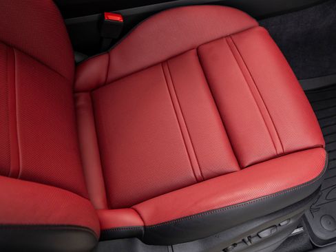 Certified 2025 Porsche Cayenne Coupe AWD/4WD image 42