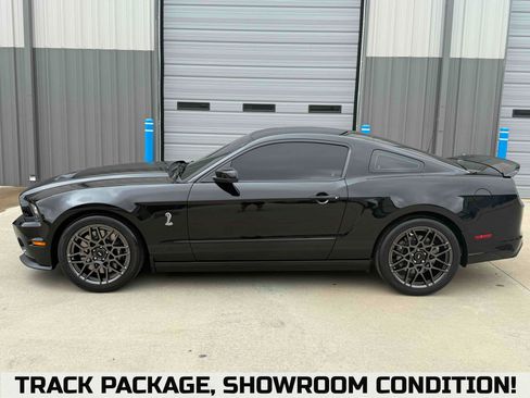 Used 2014 Ford Mustang Shelby GT500 w/ Equipment Group 821A RWD image 2