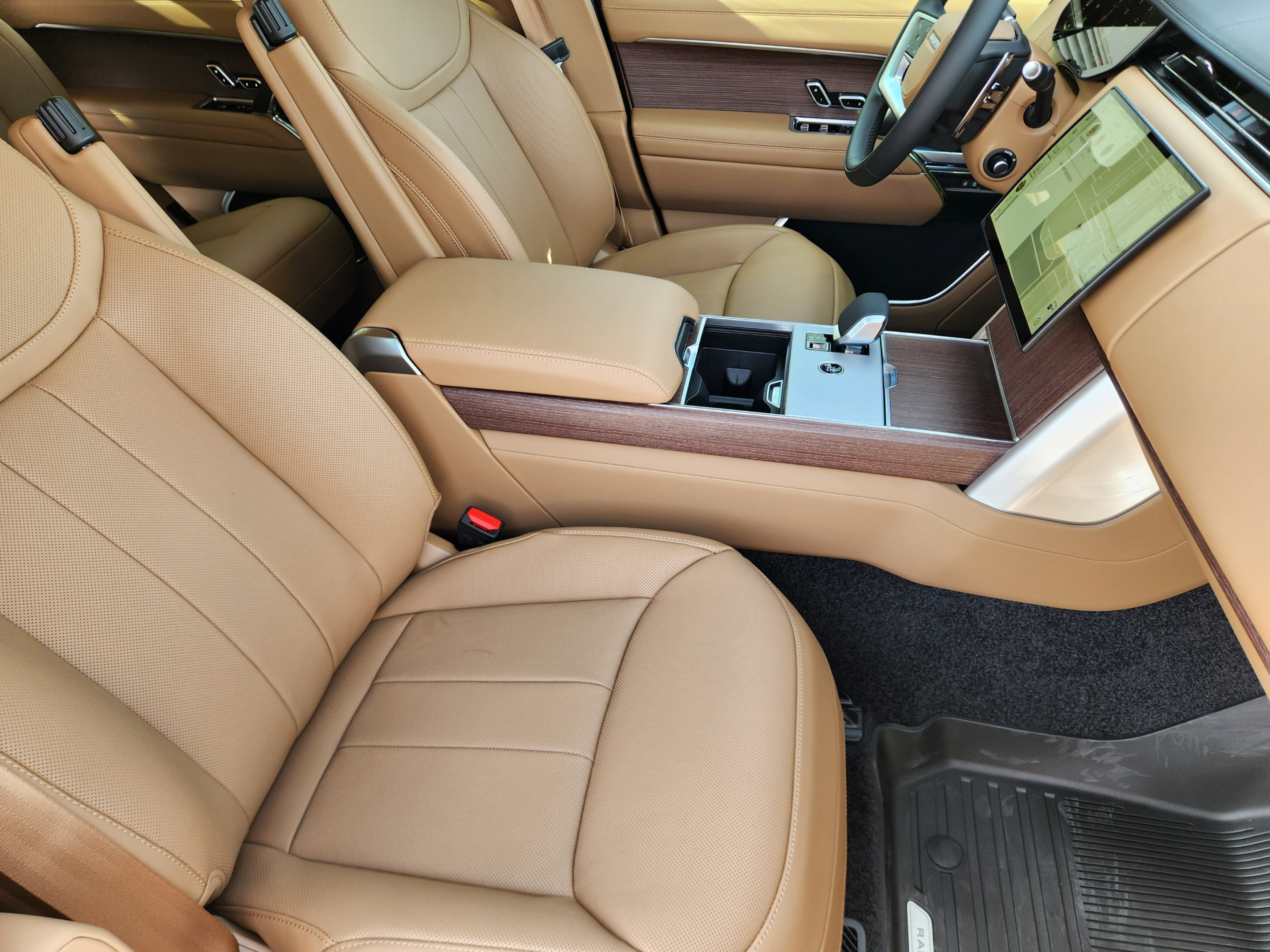 New 2026 Land Rover Range Rover Long Wheelbase SE AWD/4WD image 9