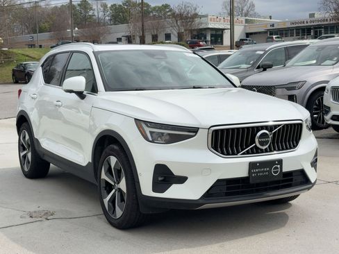 Certified 2025 Volvo XC40 B5 Plus image 7