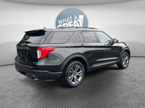 Used 2023 Ford Explorer XLT w/ Equipment Group 202A AWD/4WD image 3