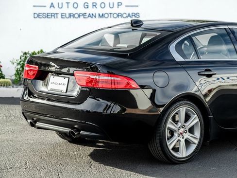 Used 2019 Jaguar XE Premium image 7