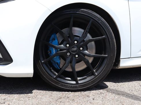 Used 2017 Ford Focus RS AWD/4WD image 5