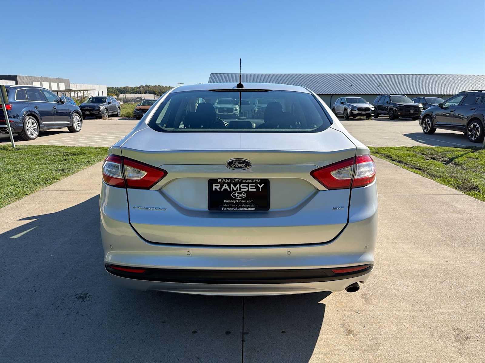 Used 2015 Ford Fusion SE FWD image 5