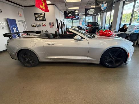 Used 2018 Chevrolet Camaro SS RWD image 12