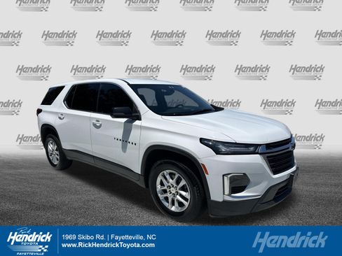 Used 2022 Chevrolet Traverse LS FWD image 1