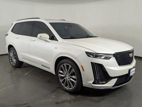 Used 2020 Cadillac XT6 Sport image 2
