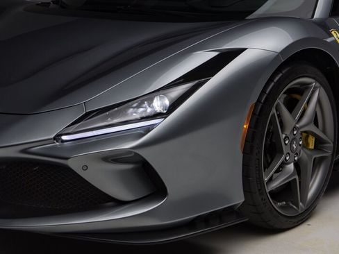 Used 2021 Ferrari F8 Tributo RWD image 39