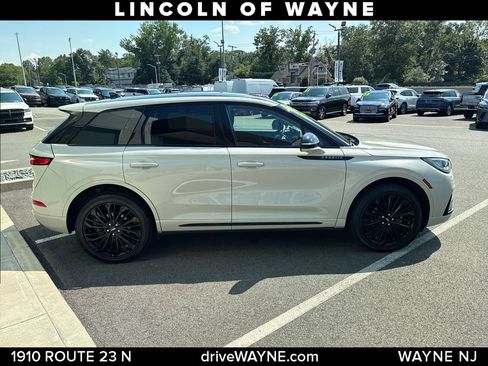 Certified 2023 Lincoln Corsair AWD w/ Equipment Group 101A image 9