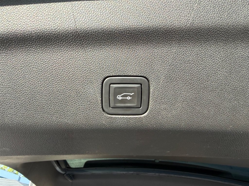 Used 2021 Chevrolet Tahoe Premier AWD/4WD image 19