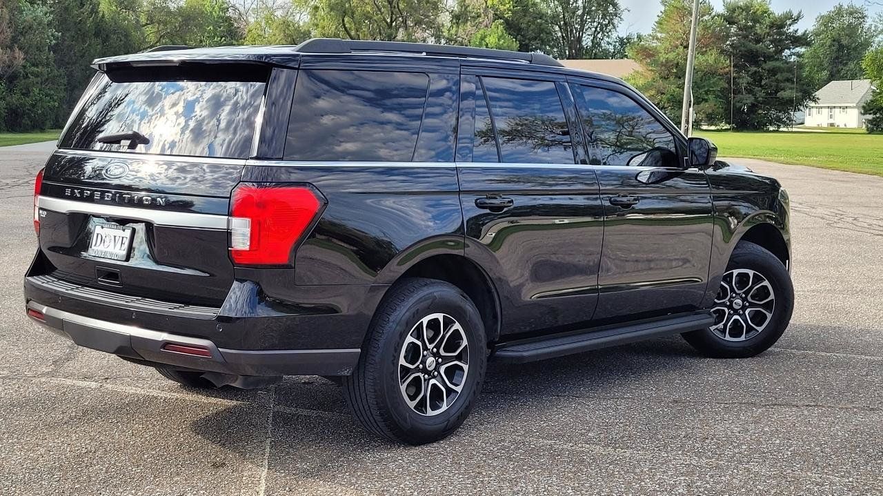 Used 2022 Ford Expedition XL AWD/4WD image 3