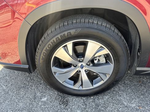 Used 2019 Subaru Ascent Premium image 9