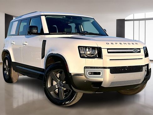 Used 2025 Land Rover Defender 110 S image 3