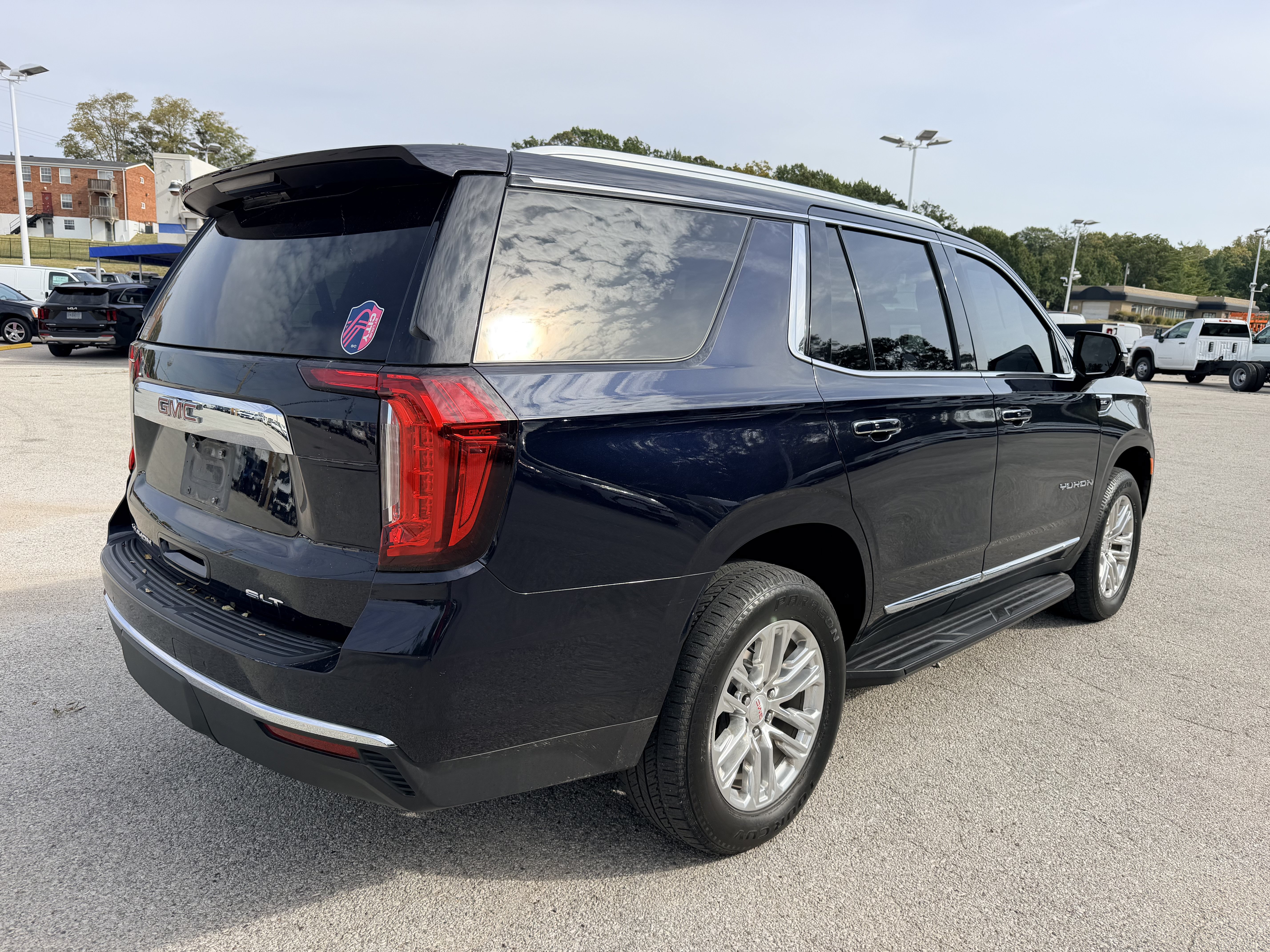Used 2021 GMC Yukon SLT w/ SLT Premium Package AWD/4WD image 6