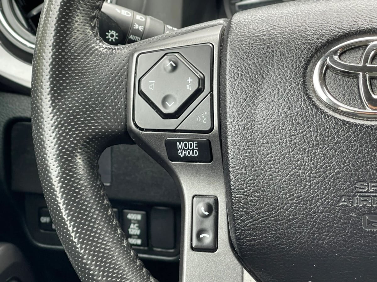 Used 2022 Toyota Tacoma TRD Off-Road RWD image 31