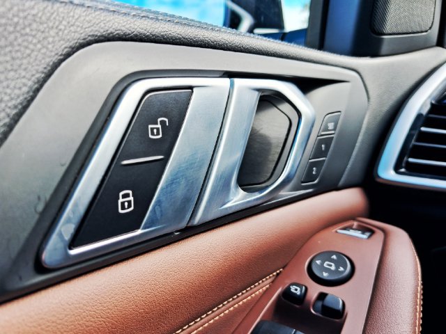 Used 2023 BMW X5 xDrive45e w/ M Sport Package AWD/4WD image 10
