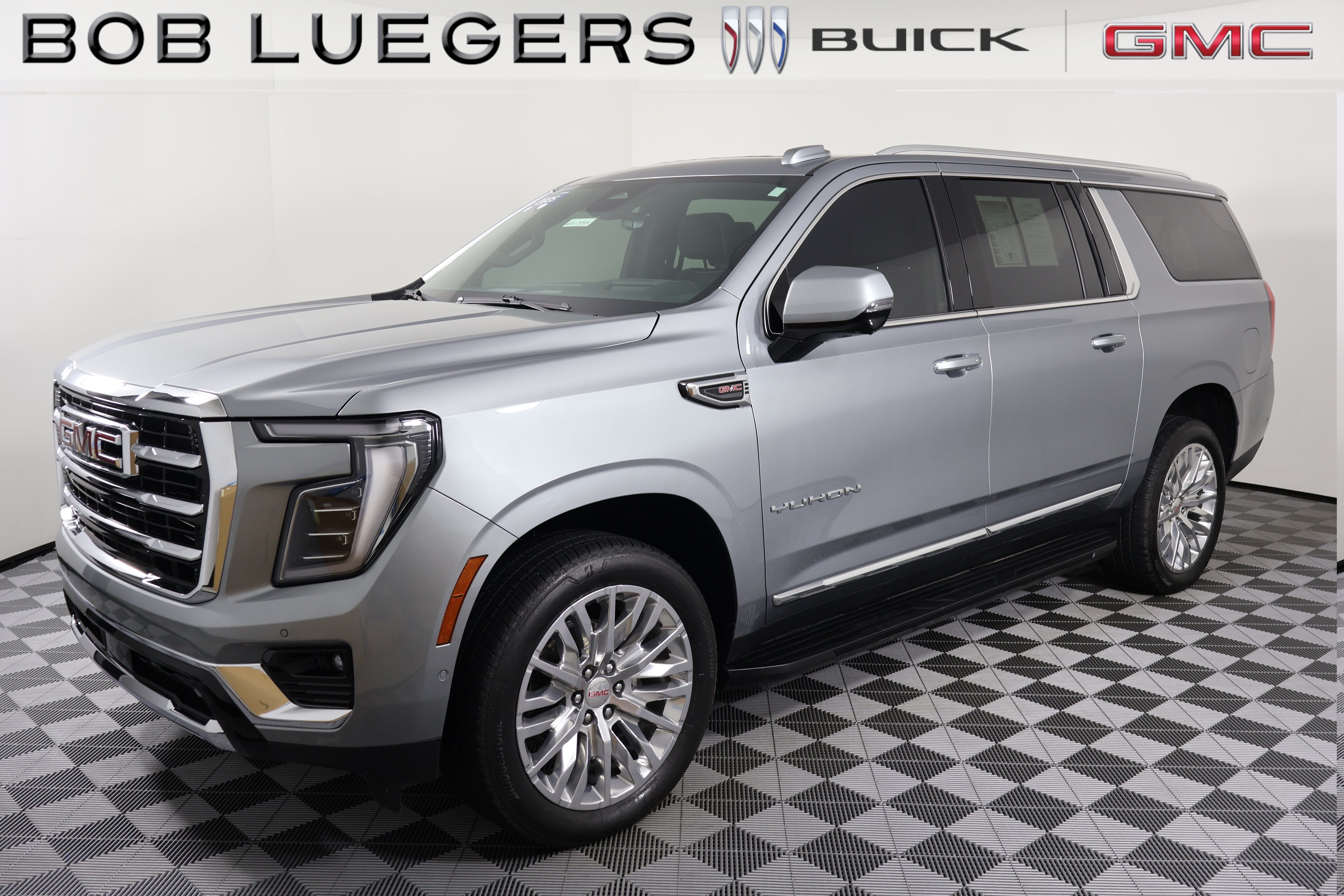 Certified 2025 GMC Yukon XL Elevation w/ Elevation Premium Package AWD/4WD image 3