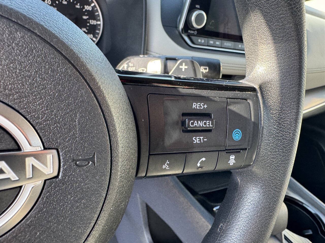 Used 2023 Nissan Rogue SV AWD/4WD image 17