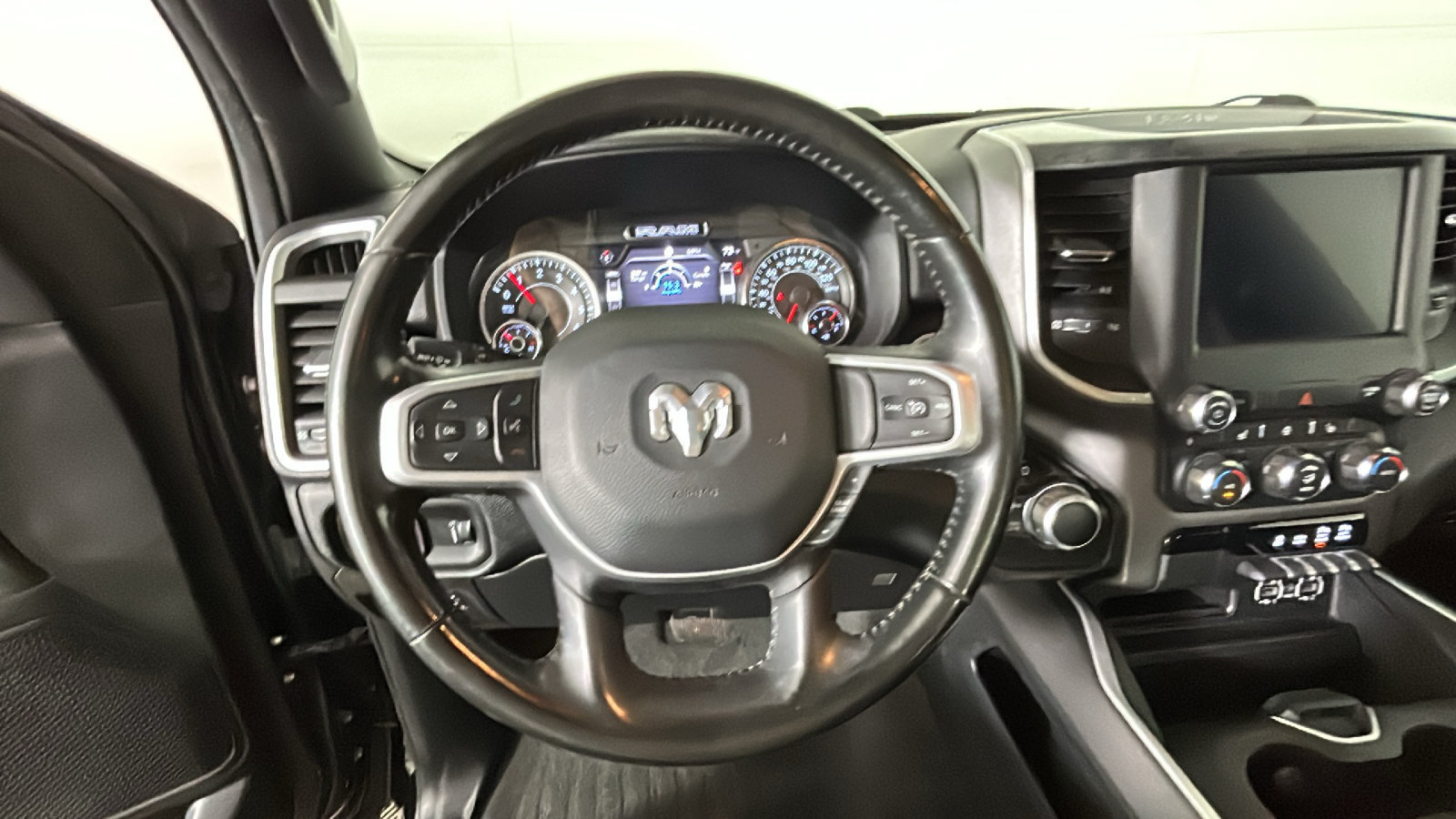 Used 2022 RAM 1500 Big Horn AWD/4WD image 17