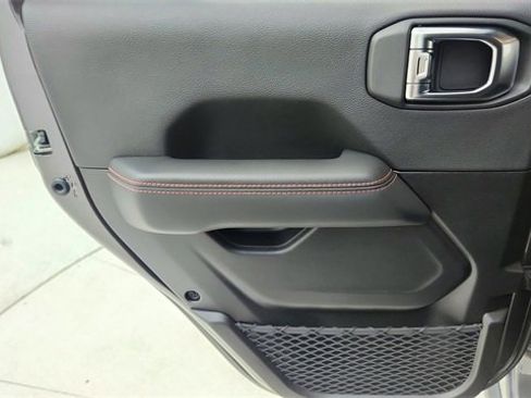 Used 2025 Jeep Wrangler Unlimited Rubicon image 32