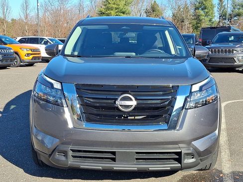 Used 2025 Nissan Pathfinder SV image 8