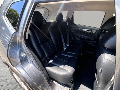 Used 2019 Nissan Rogue SV FWD image 20