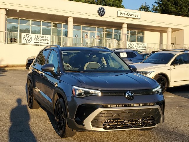 Certified 2026 Volkswagen Taos SE FWD image 3