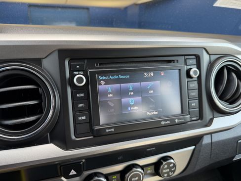 Used 2019 Toyota Tacoma SR5 AWD/4WD image 18