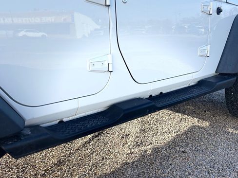 Used 2016 Jeep Wrangler Unlimited Sahara image 18